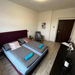 Large 3 Bedroom With Skyline View Apartmán