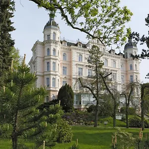 Bristol Palace קרלובי וארי